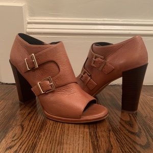 KENNETH COLE: Booties